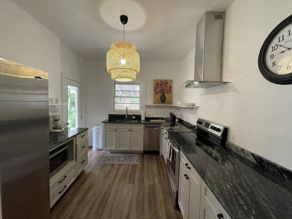 Вилла Chic Retreat In Downtown St Augustine Сент-Огастин Экстерьер фото